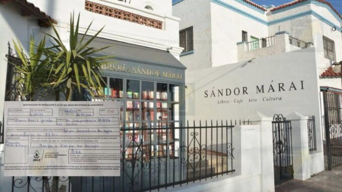 Multan a librería de Corral por desperdicio de agua potable