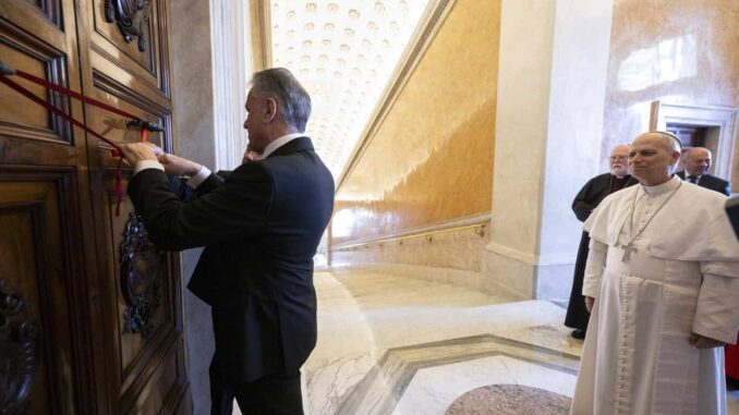 Retiran el precinto al apartamento del papa Francisco, sellado tras su muerte