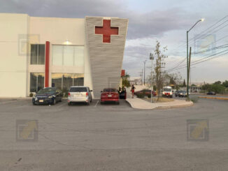Bebé cae dentro de un balde con agua cuando su mamá trapeaba, logran salvar su vida