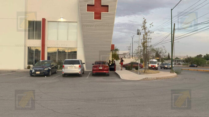 Bebé cae dentro de un balde con agua cuando su mamá trapeaba, logran salvar su vida