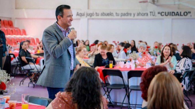 Convive Marco Bonilla con mamás militantes del PRI; reconoce su trabajo