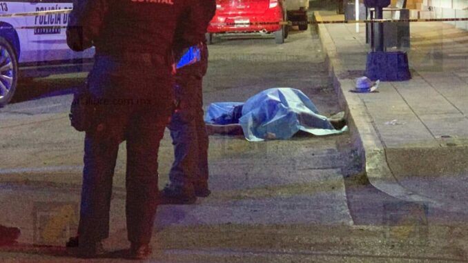 Muere hombre tras desvanecerse en el Centro de la ciudad
