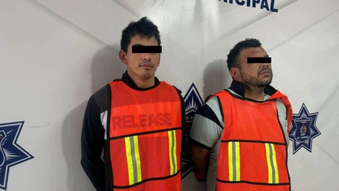 Detienen a dos hombres remodelando motocicleta robada