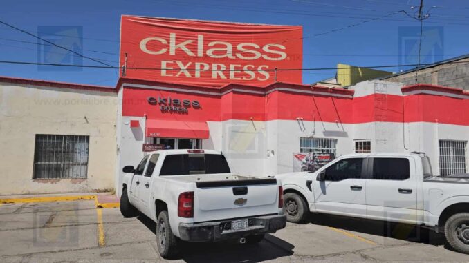 Hombre armado con cuchillo asalta tienda Los Arquitos