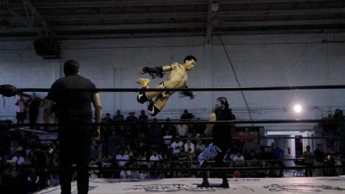 Debutan nuevos talentos de la Escuela de Lucha Libre en Chihuahua