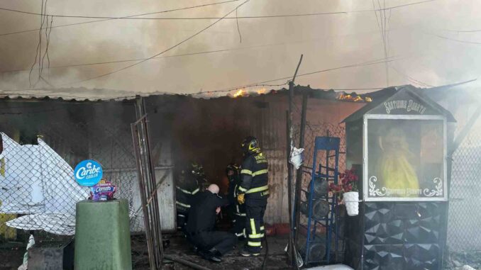Incendio afecta varias viviendas en inmediaciones del Metro Lindavista