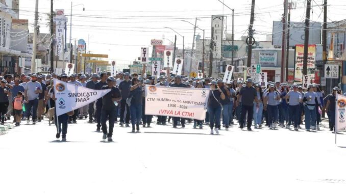 Participan cientos de trabajadoras y trabajadores en desfile del 1 de Mayo