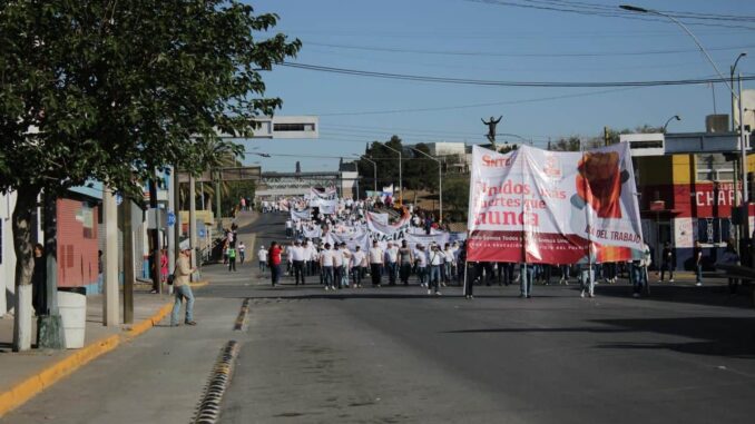  Sección 8 marcha con fuerza y unidad en defensa de los derechos de los trabajadores de la educación