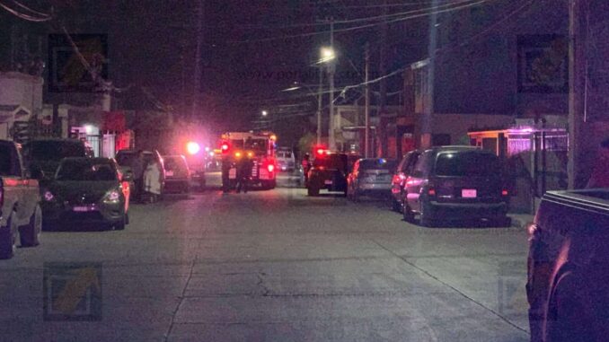 Incendio en casa habitación de colonia Santa Cecilia moviliza a cuerpos de emergencia