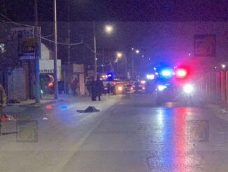 Sujeto roba vehículo, provoca persecución y atropella a adulto mayor en la avenida Venceremos