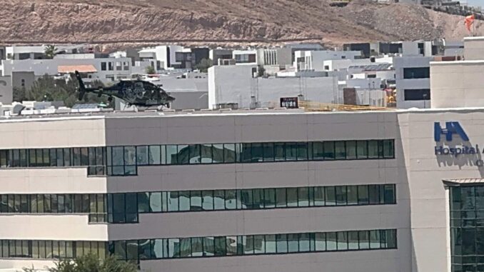 Realizan traslado aéreo de tercera víctima tras accidente automovilístico en Guachochi