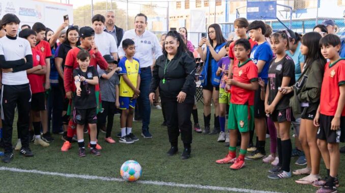 Entrega alcalde Bonilla parque y canchas remodeladas a familias de la colonia Rubio