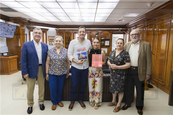 Recibe alcalde Bonilla a presidente saliente de la Cruz Roja en su Despacho