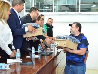 Realiza Congreso del Estado entrega de uniformes al personal