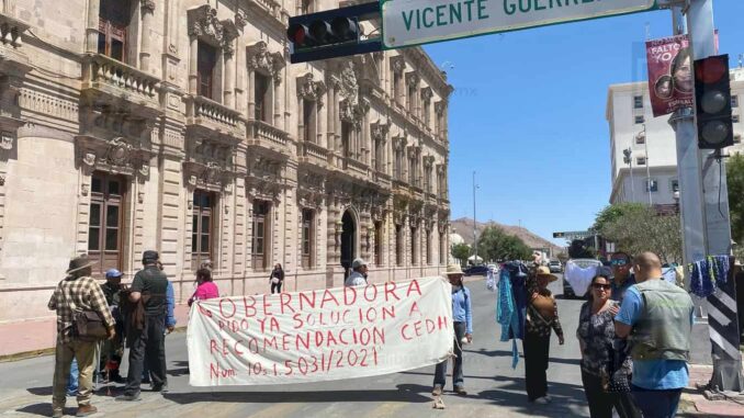 Protesta bloquea avenida Aldama en exigencia de reparación por recomendación de la CEDH