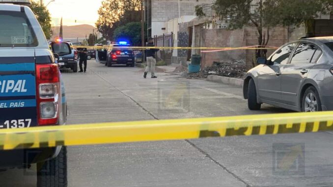 Hallan a un hombre sin vida en una tapia en la colonia Villa