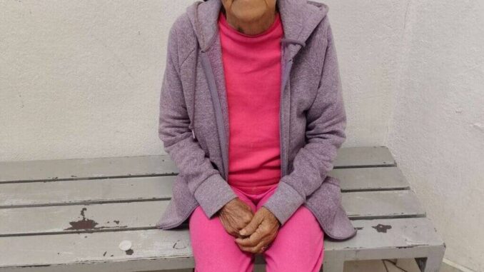 Buscan a familiares de mujer extraviada en la Felipe Ángeles