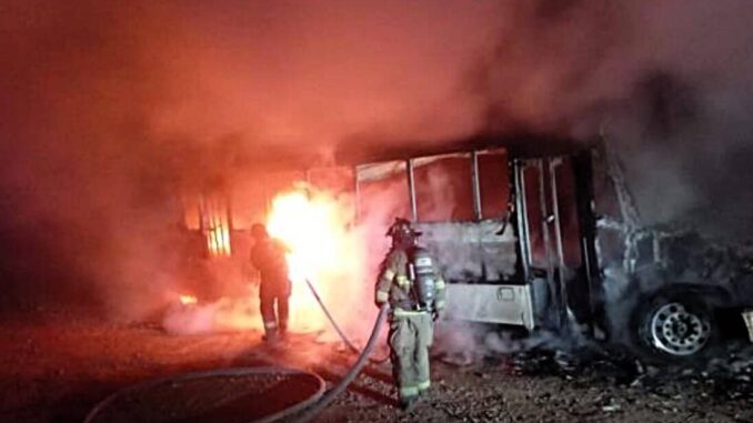 Salvan Policías Municipales a cinco personas atrapadas por incendio en colonia Las Torres