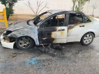 Vehículo queda calcinado tras incendio en el periférico R. Almada