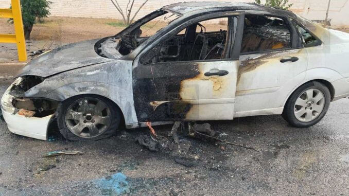 Vehículo queda calcinado tras incendio en el periférico R. Almada