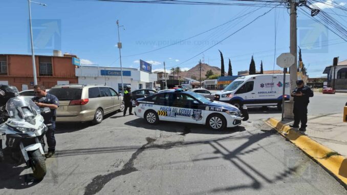Colisión entre patrulla y vehículo particular en la avenida Juárez y La Junta