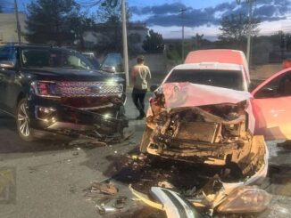 Choque frontal deja cuantiosos daños materiales en Puerta de Hierro