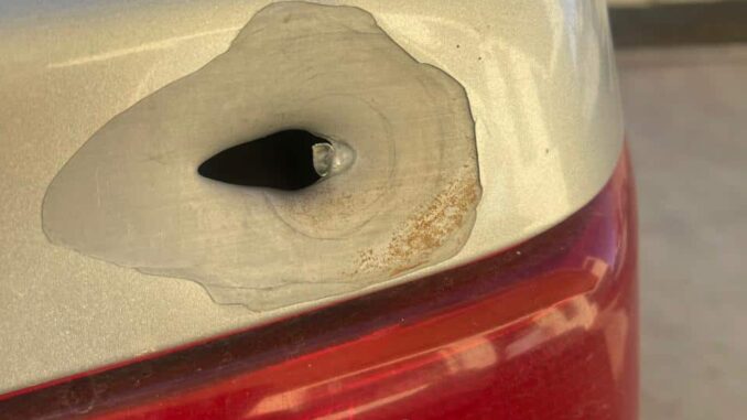 Descartan impactos de bala en reporte por daños a vehículo en la colonia Reforma