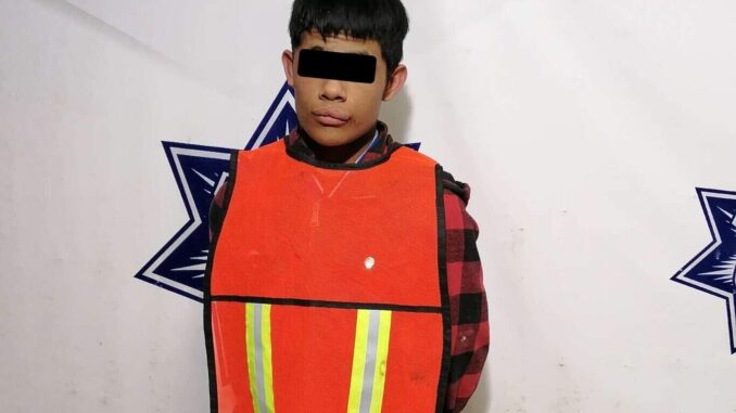 Sorprenden a ladrones en interior de negocios en hechos distintos