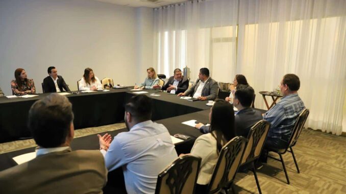 Se reúne Fiscal General con empresarios de la radio y la televisión en Chihuahua