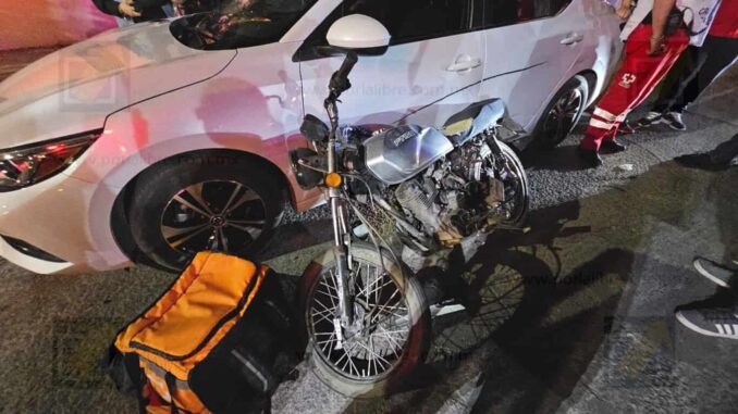Motociclista resulta herido en choque con vehículo en la colonia Infonavit Nacional