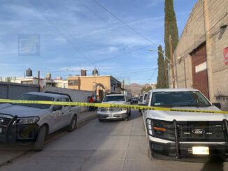 Cateo en Fraccionamiento Chihuahuense; dos detenidos y vehículos asegurados