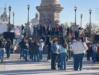Cientos de maestros realizan marcha y plantón; bloquean el primer cuadro de la ciudad