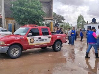 Atiende personal de Bomberos 3 bardas caídas al norte de la ciudad por afectación pluvial