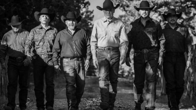 Intocable celebra que tendrá una estrella en el Paseo de la Fama de Hollywood