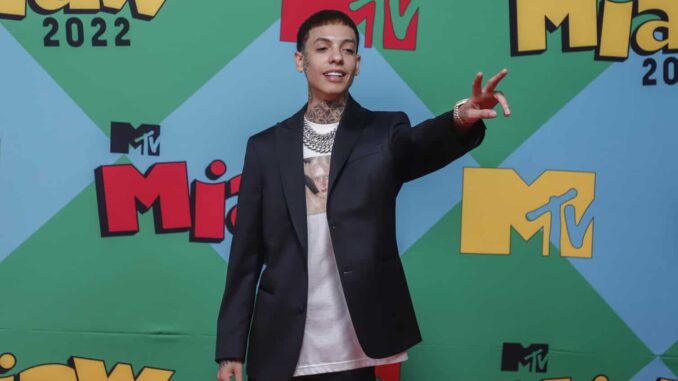 Natanael Cano tumba sus corridos y lanza su nuevo álbum urbano ‘Porque La Demora’