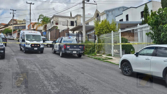 Localizan a adulto mayor sin vida y rescatan a mujer postrada en vivienda del Campestre
