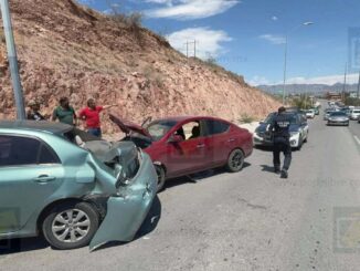 Camión de vaciado de concreto provoca carambola en carretera Aldama