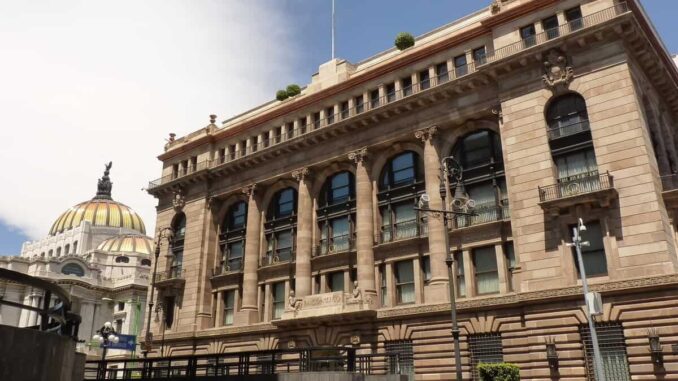 Banxico recorta la tasa de interés a 8%