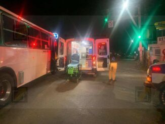 Colisionan ambulancia de URGE y camión urbano en cruce de la CH-P