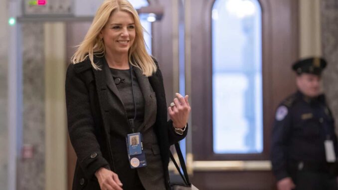 Fiscal de EE.UU. incluye a México entre sus “adversarios”