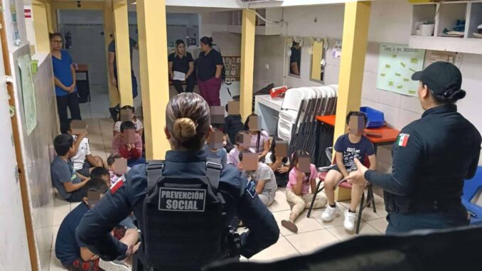 Presentan temas preventivos a niñas y niños a través de Teatrino