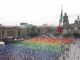 Celebran el orgullo LGBT en la CDMX con una bandera gigante en el Zócalo