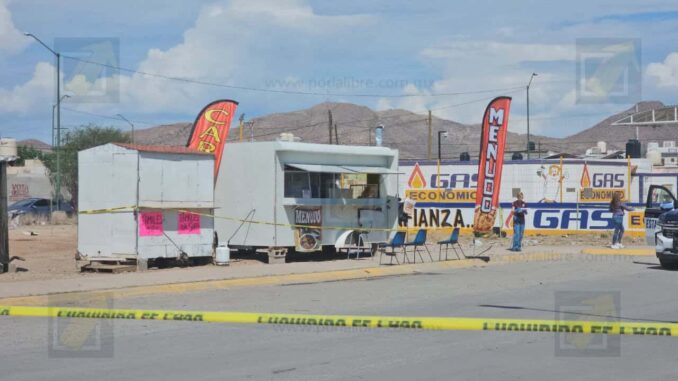 Ejecutan a un hombre en puesto de menudo en Los Girasoles; lo identifican